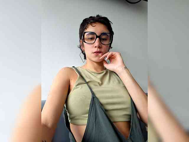 AntoniaDilune webcam