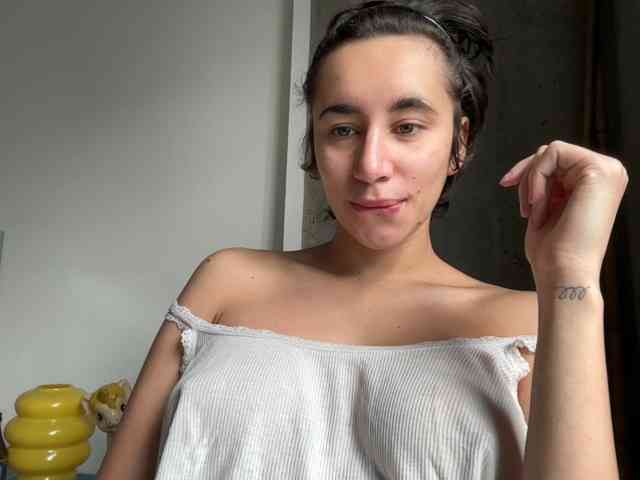 AntoniaDilune webcam