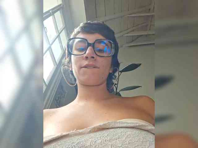 AntoniaDilune webcam