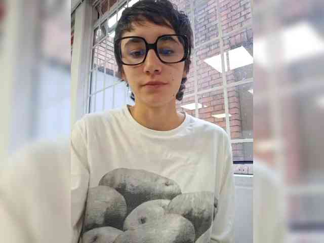 AntoniaDilune webcam