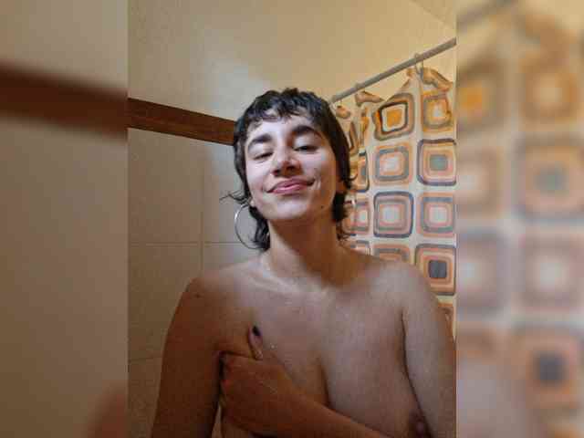 AntoniaDilune webcam