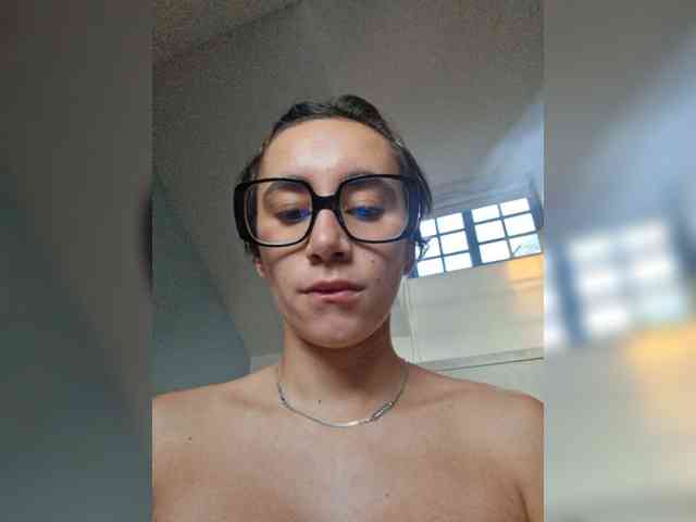 AntoniaDilune webcam