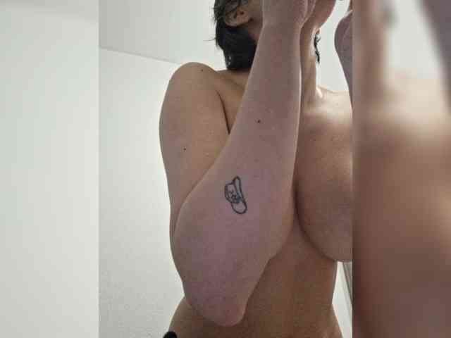 Modelo: AntoniaDilune