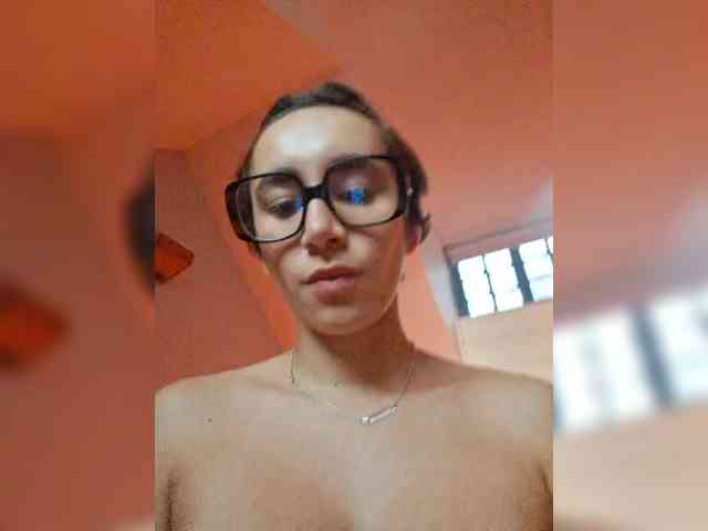AntoniaDilune webcam
