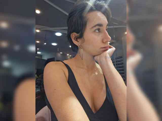 AntoniaDilune webcam