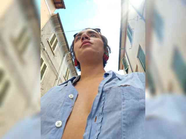 AntoniaDilune webcam