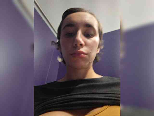 AntoniaDilune webcam