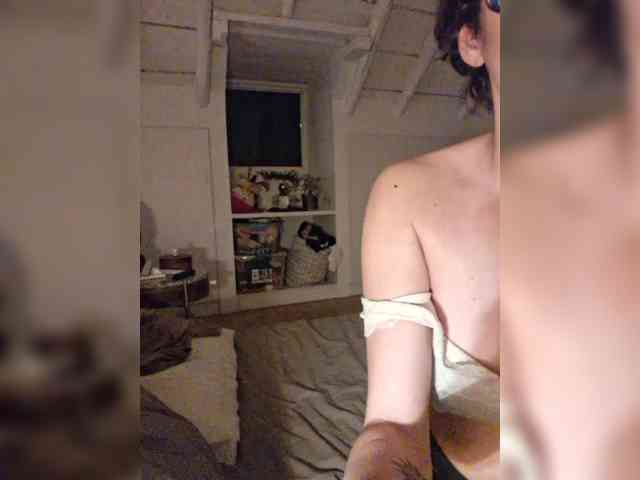 AntoniaDilune webcam