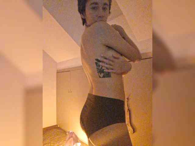 AntoniaDilune webcam