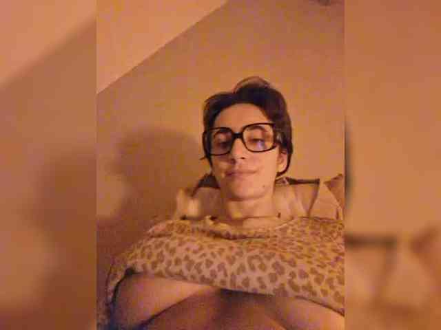 AntoniaDilune webcam