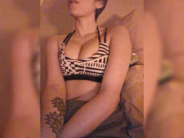 AntoniaDilune webcam