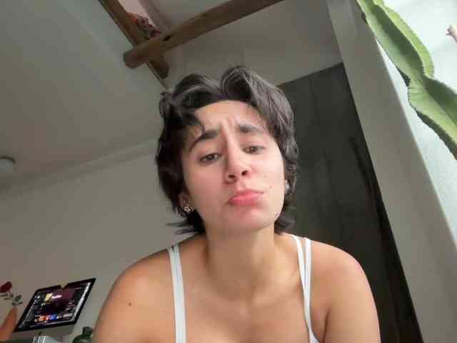 AntoniaDilune webcam