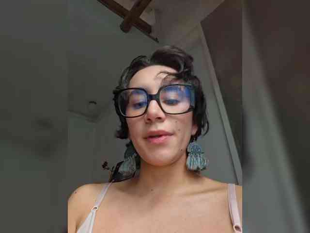 AntoniaDilune webcam