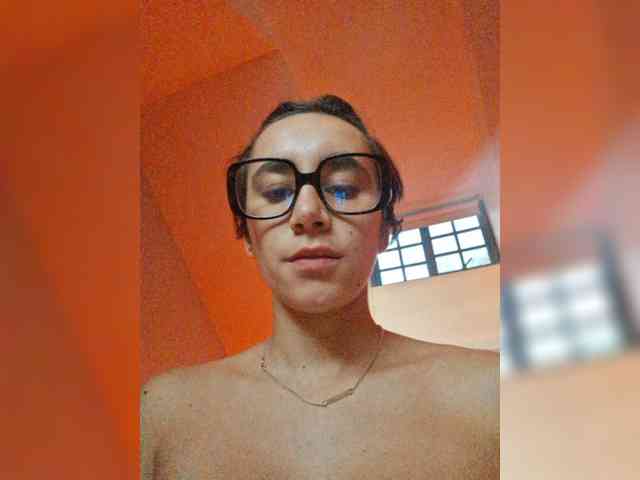 AntoniaDilune webcam