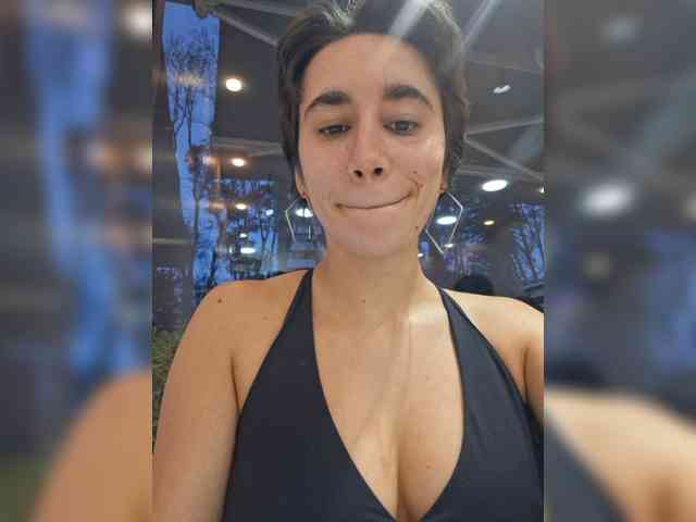 AntoniaDilune webcam