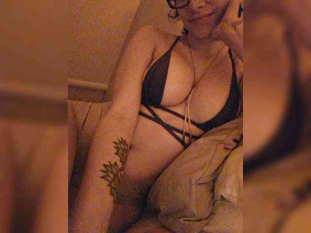 AntoniaDilune webcam
