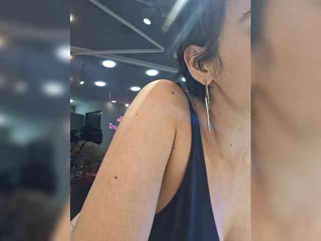 AntoniaDilune webcam