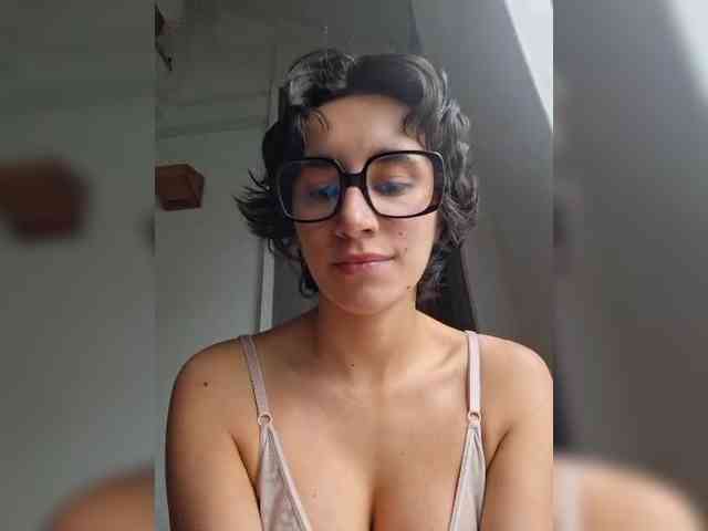 AntoniaDilune webcam