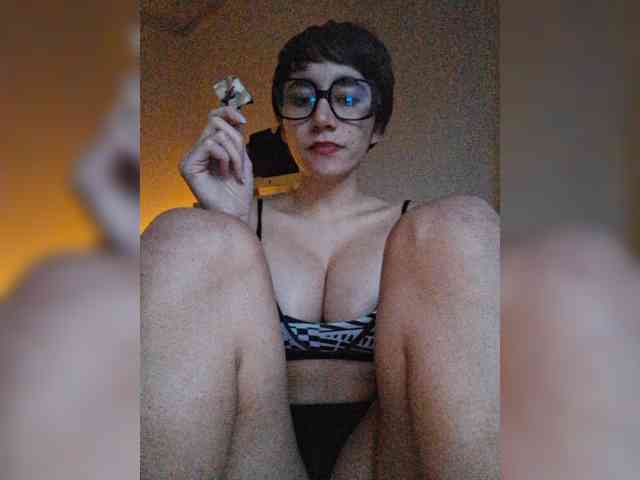AntoniaDilune webcam