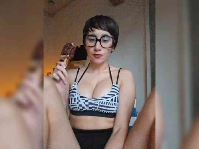 AntoniaDilune webcam
