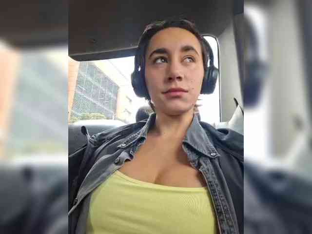 AntoniaDilune webcam
