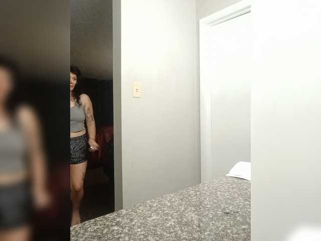 Tastycakes96 live webcam show