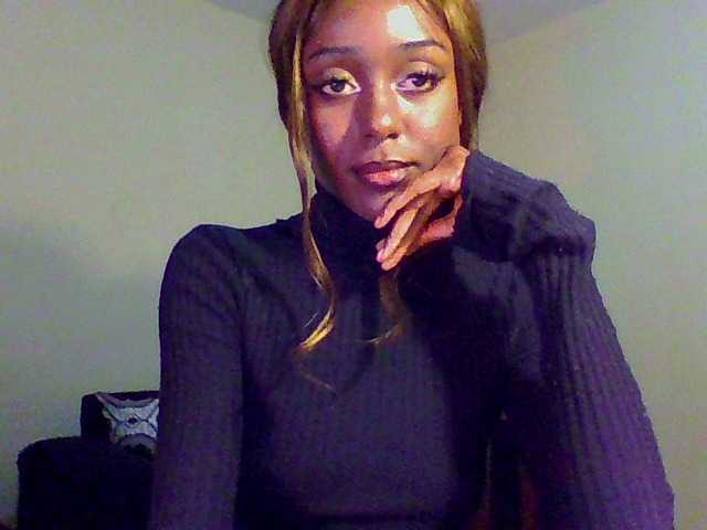 Hunnybee's BongaCams show and profile