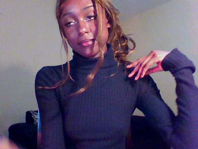 Hunnybee's BongaCams show and profile