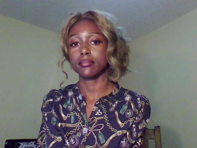 Hunnybee live cam on BongaCams