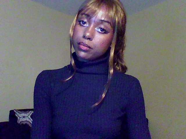 Hunnybee's BongaCams show and profile