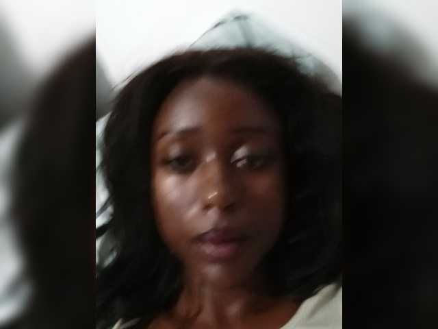 Hunnybee live cam on BongaCams