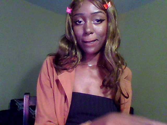 Hunnybee's BongaCams show and profile