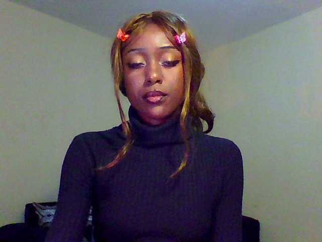 Hunnybee's BongaCams show and profile