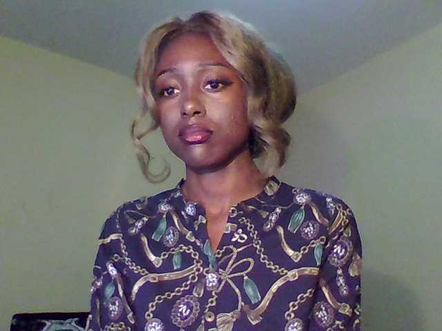 Hunnybee live cam on BongaCams