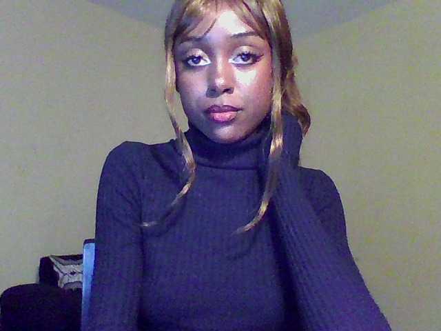 Hunnybee's BongaCams show and profile