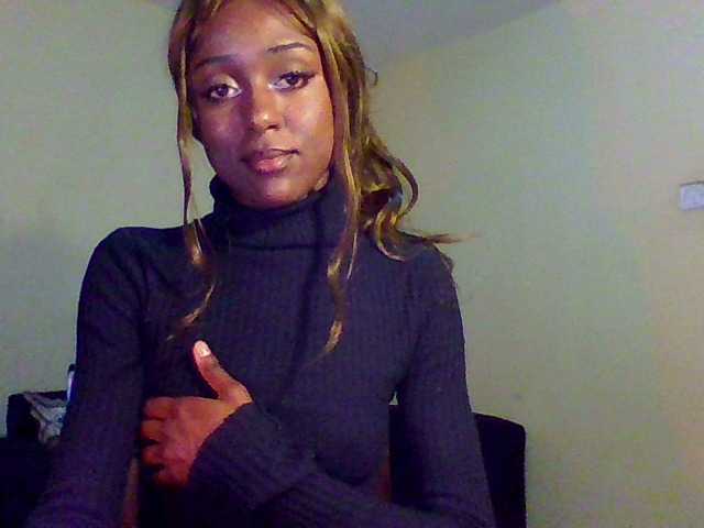 Hunnybee's BongaCams show and profile