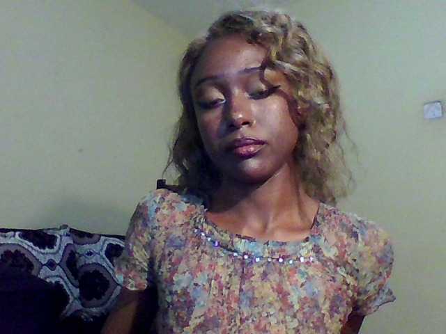 Hunnybee live cam on BongaCams