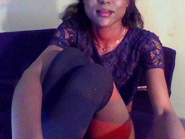 le modèle Hunnybee est en webcam porno dans un show sur le site bongacams, il possède les tags suivants: Ebony,Blonde,Trimmed