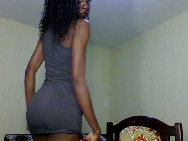 Hunnybee live cam on BongaCams