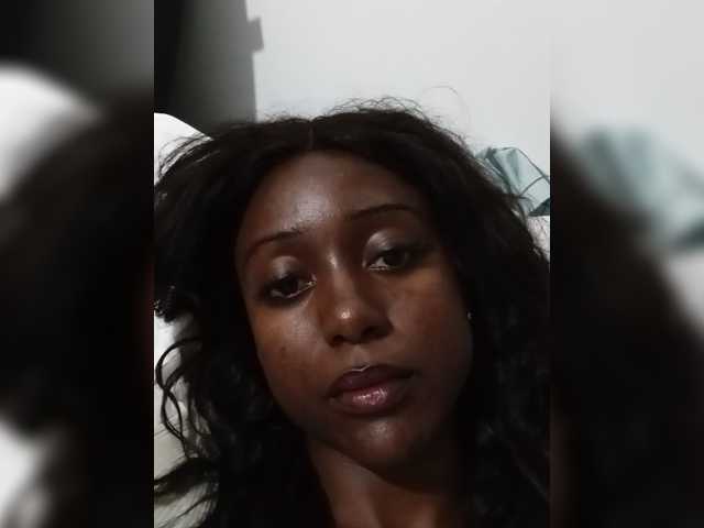 Hunnybee live cam on BongaCams