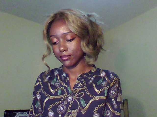 Hunnybee live webcam show