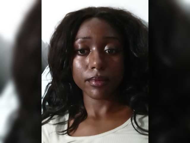 Hunnybee live cam on BongaCams