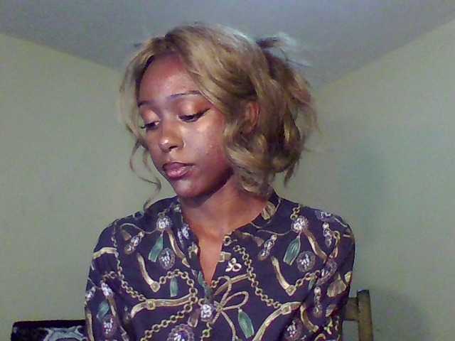 Hunnybee live webcam show