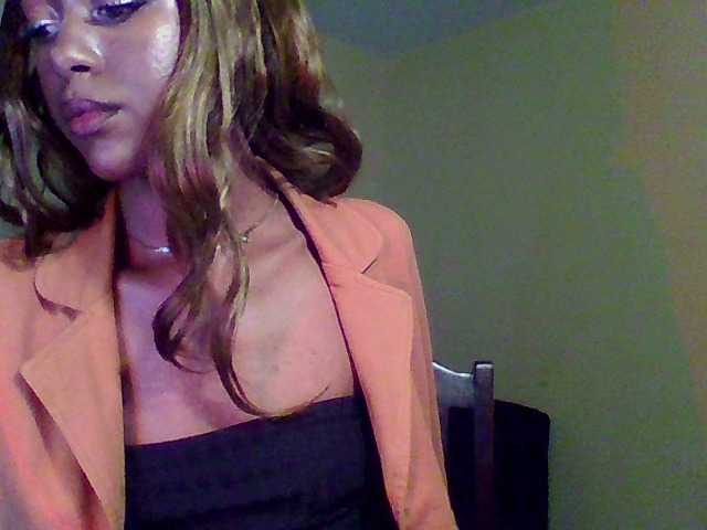 Hunnybee's BongaCams show and profile