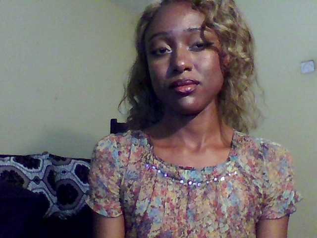 Hunnybee live cam on BongaCams