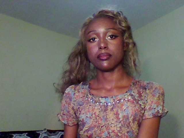 Hunnybee live cam on BongaCams