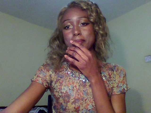 Hunnybee live cam on BongaCams