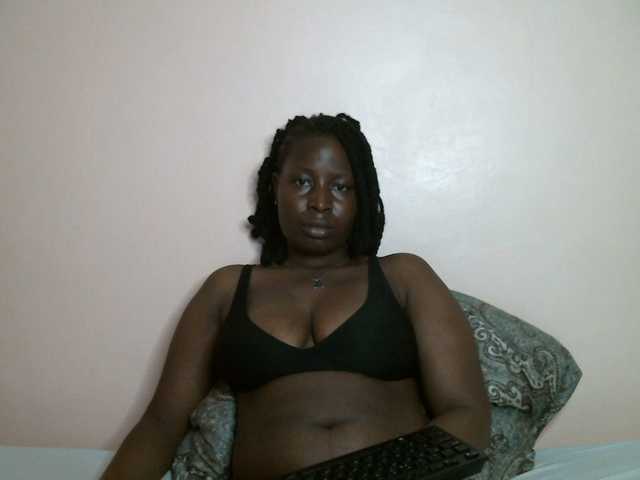 Juicyberry254 live cam on BongaCams