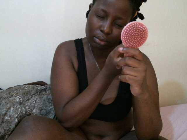 Juicyberry254 live cam on BongaCams