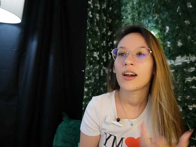 NicoleIris live cam on BongaCams